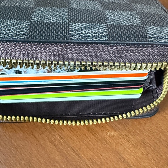 Fashion Card wallet with excellent condition - Picture 6 of 6